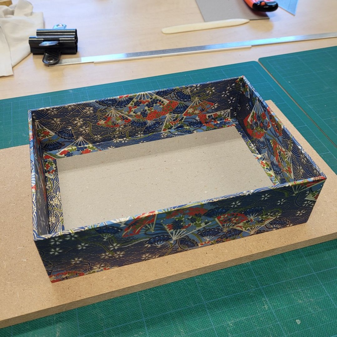 Bodem met Japans papier met waaiers